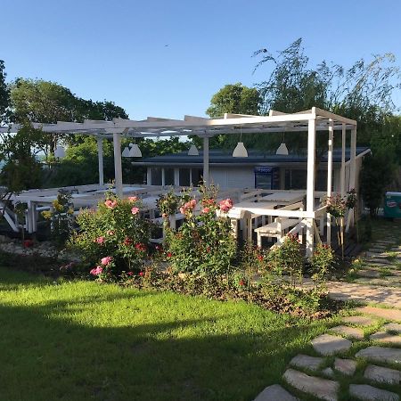 Family Hotel Akra Chernomorets Buitenkant foto