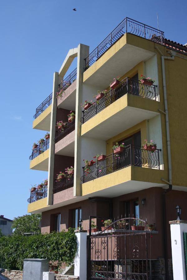 Family Hotel Akra Chernomorets Buitenkant foto