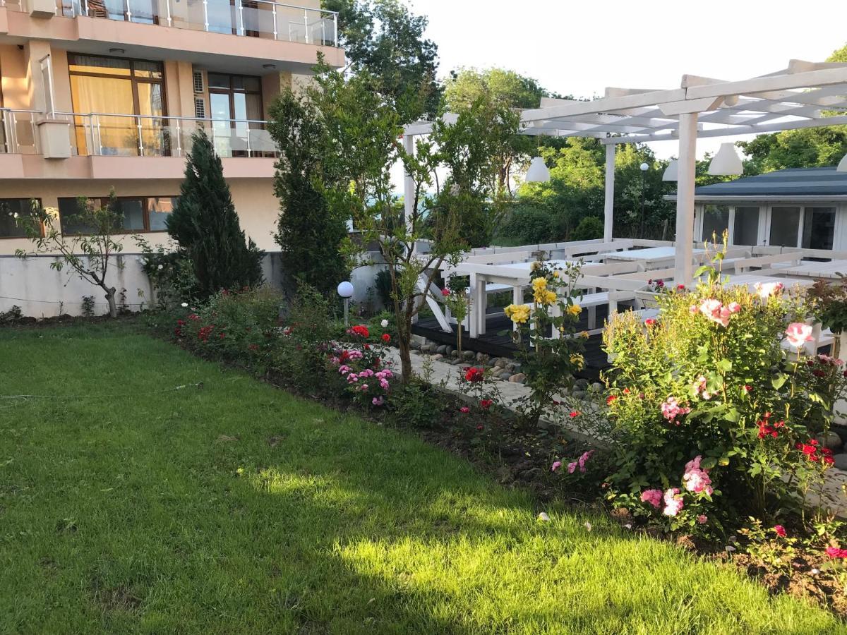 Family Hotel Akra Chernomorets Buitenkant foto