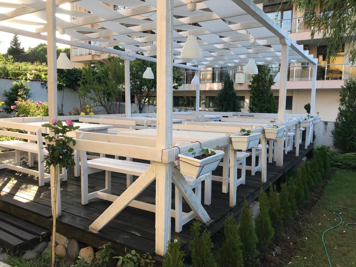 Family Hotel Akra Chernomorets Buitenkant foto